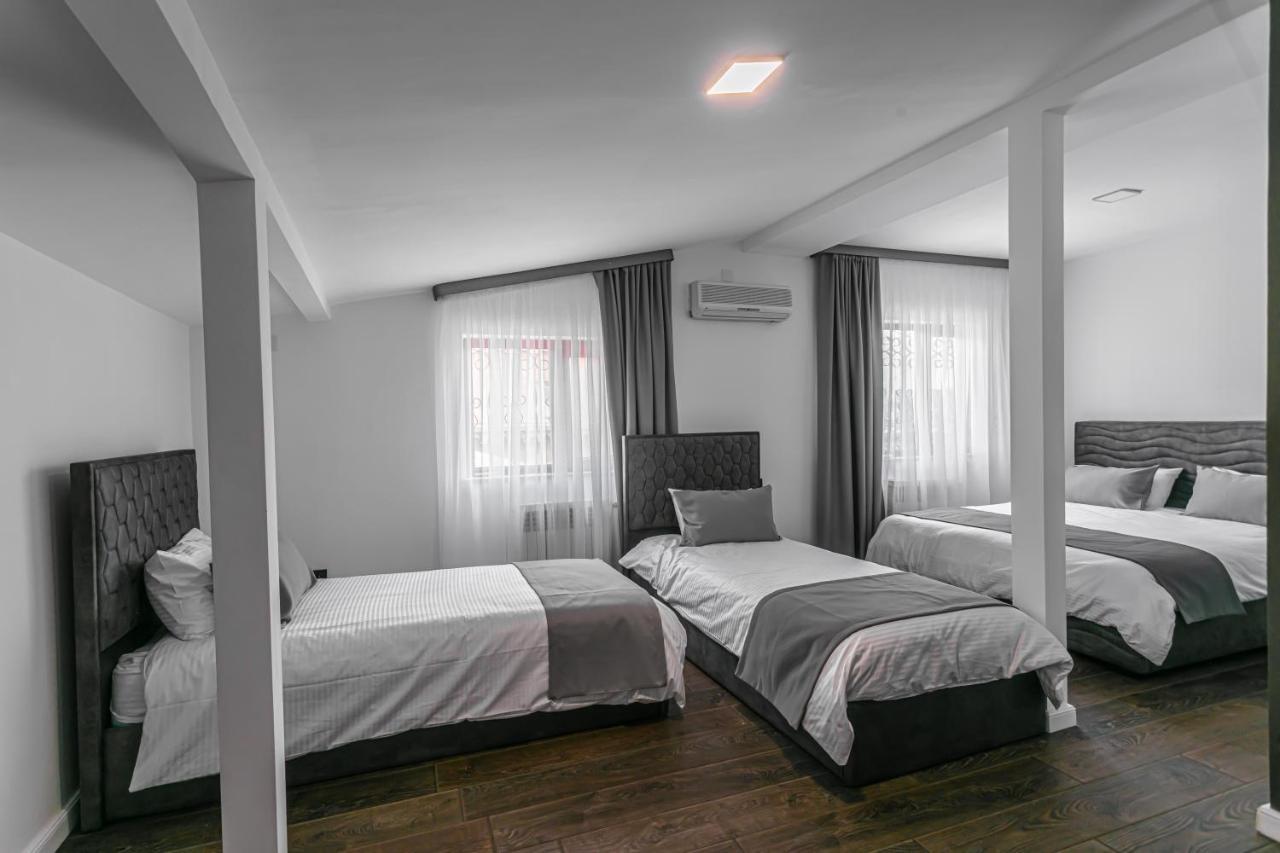 Luxe Apartment In Center Ереван Экстерьер фото