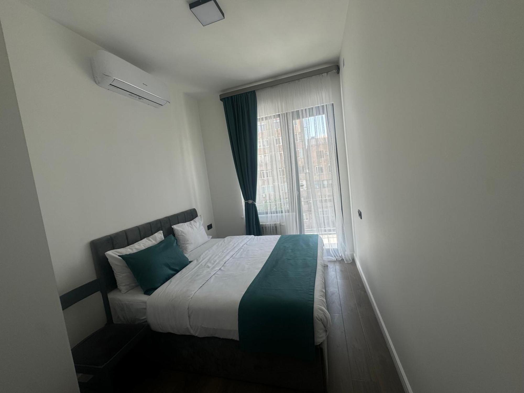 Luxe Apartment In Center Ереван Экстерьер фото