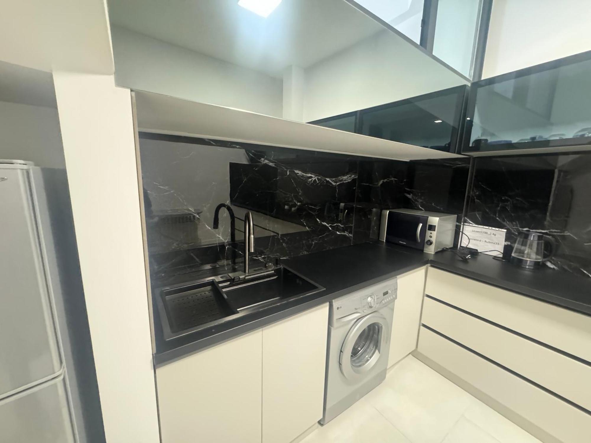 Luxe Apartment In Center Ереван Экстерьер фото